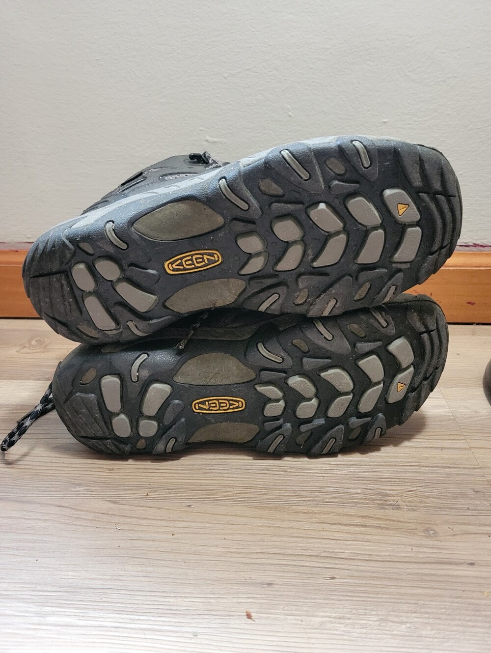Keen Waterproof Hiking Boots - Picture 7 of 8